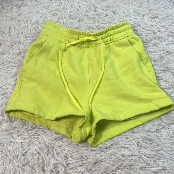 Lululemon Loungeful High-Rise Short 4" Electric Lemon - Picture 1 of 6